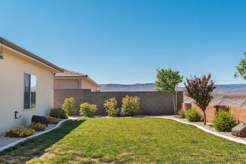 DESERT CROSSING - Residential