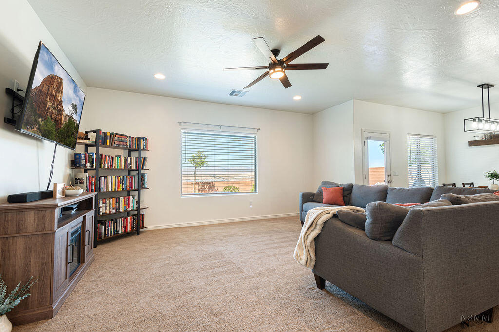 DESERT CROSSING - Residential