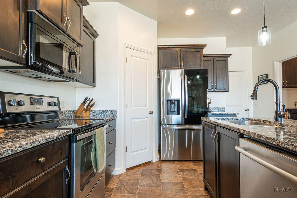 DESERT CROSSING - Residential