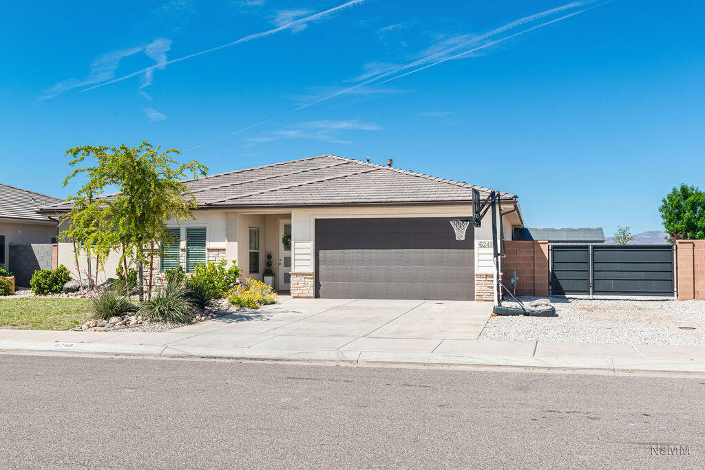 DESERT CROSSING - Residential