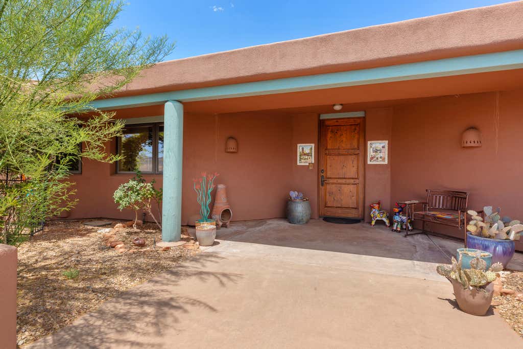 Photo of 1215 Tuweap DR, Ivins, UT 84738 (MLS # 26-274262)