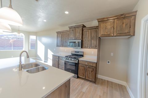 Tiny photo for 529 N 3010 W, Hurricane, UT 84737 (MLS # 26-270139)