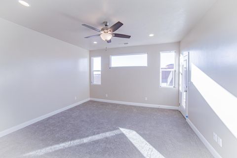 Tiny photo for 529 N 3010 W, Hurricane, UT 84737 (MLS # 26-270139)