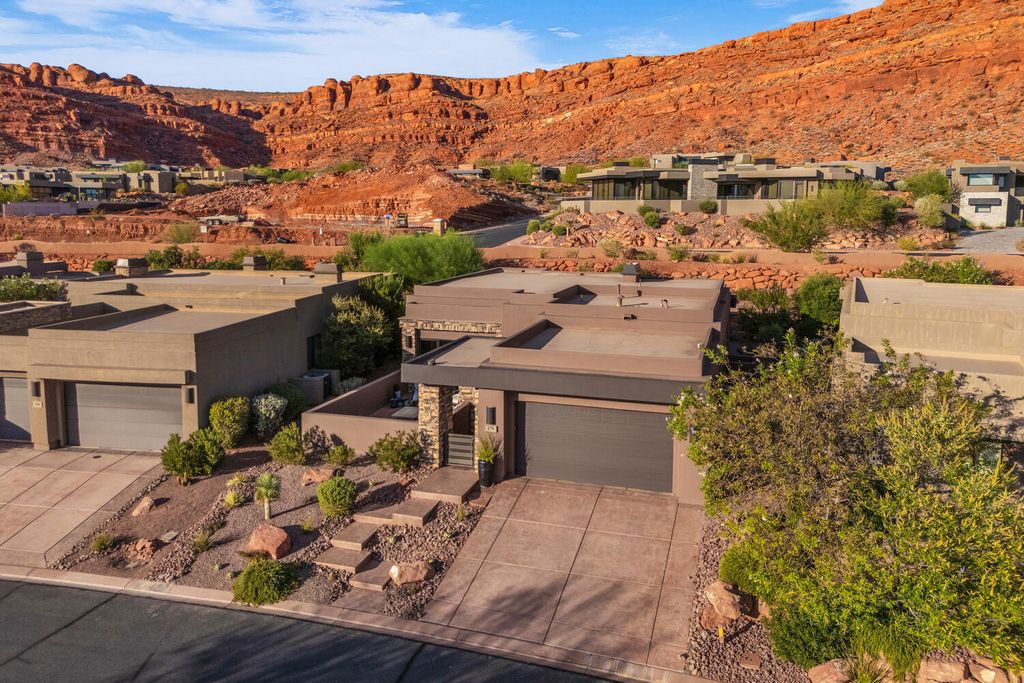 Photo of 2139 W Cougar Rock CIR #179, Saint George, UT 84770 (MLS # 26-269976)