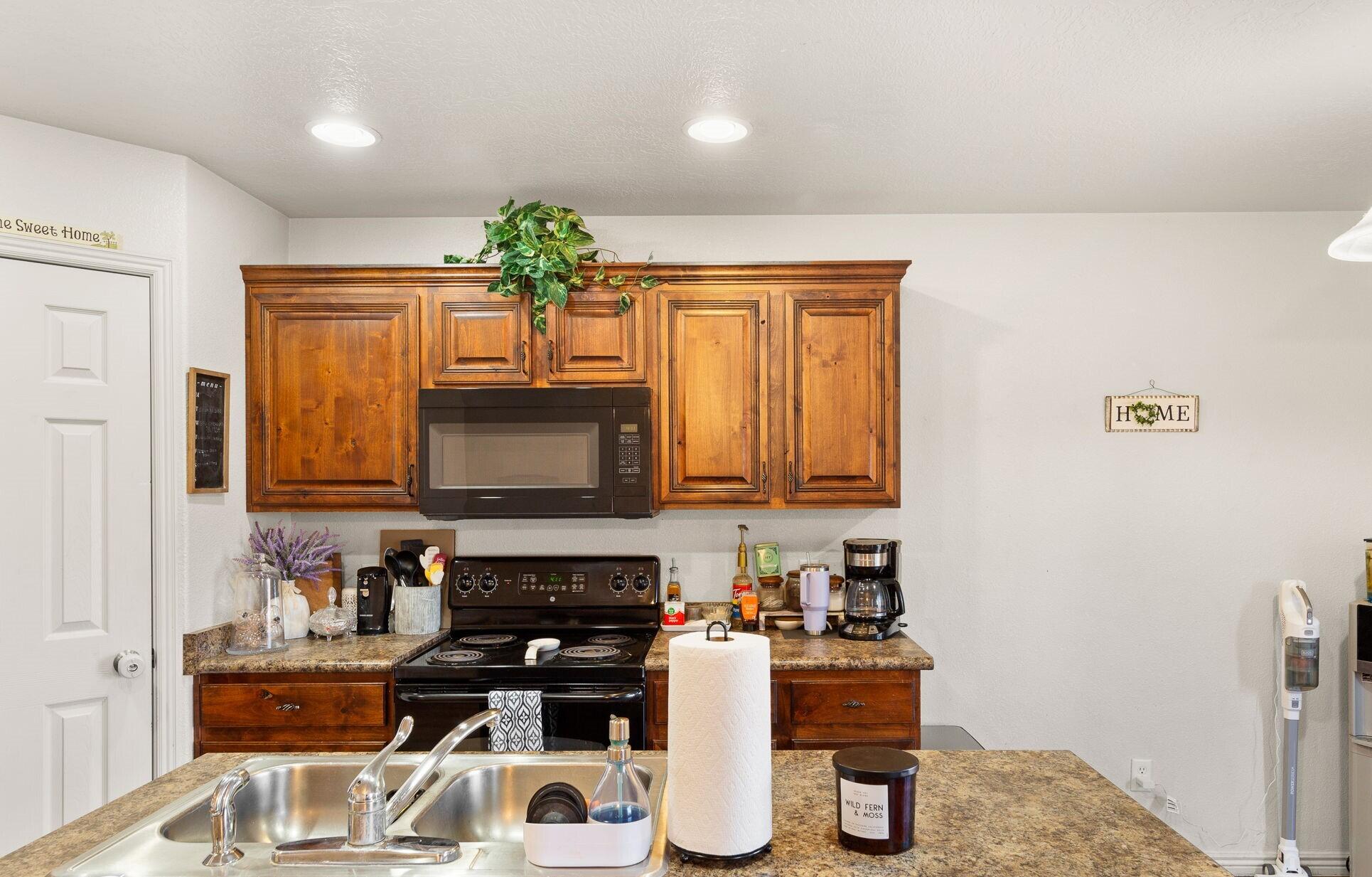 HIDDEN VALLEY TOWN HOMES - Residential