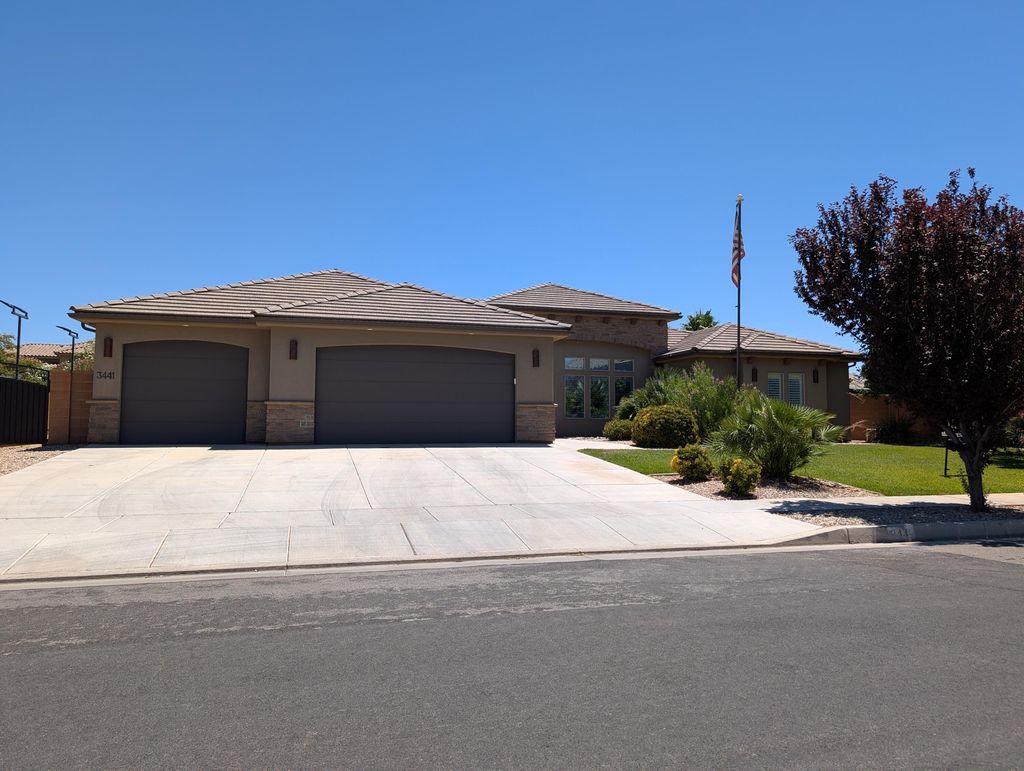 Photo of 3441 S CASTLEFIELD DR, Washington, UT 84780 (MLS # 26-273158)