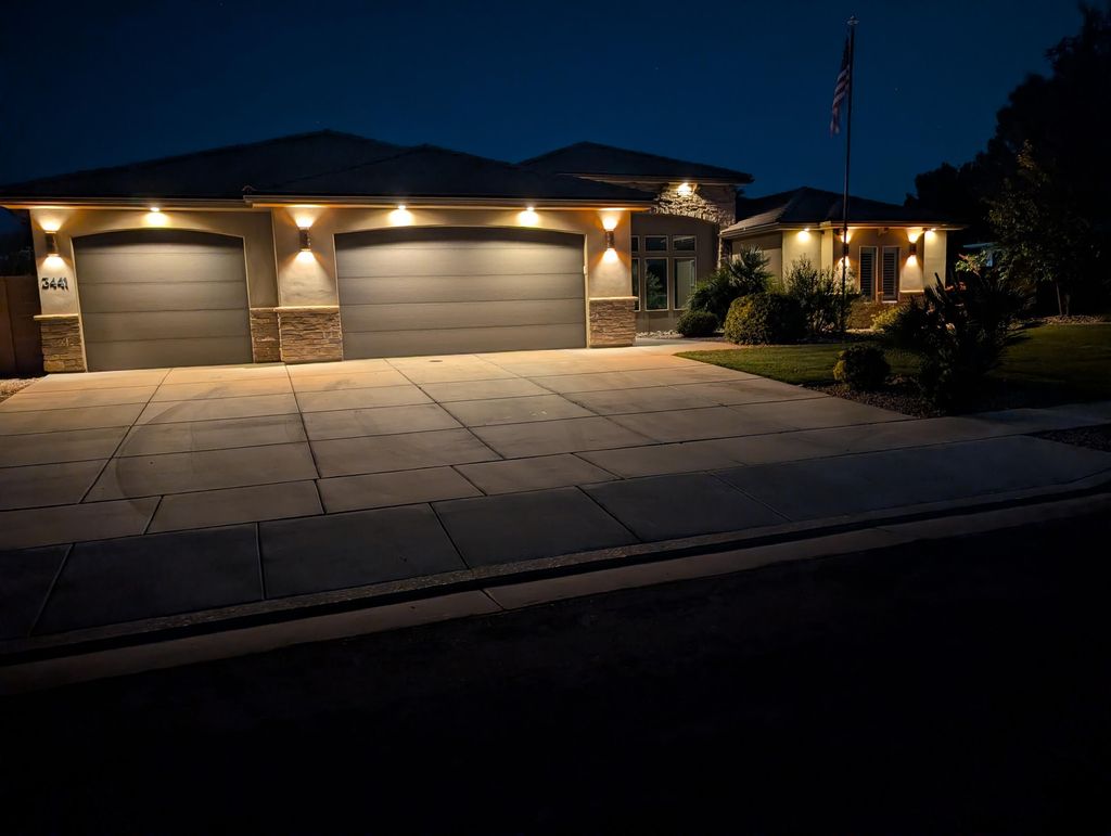 Photo of 3441 S CASTLEFIELD DR, Washington, UT 84780 (MLS # 26-273158)