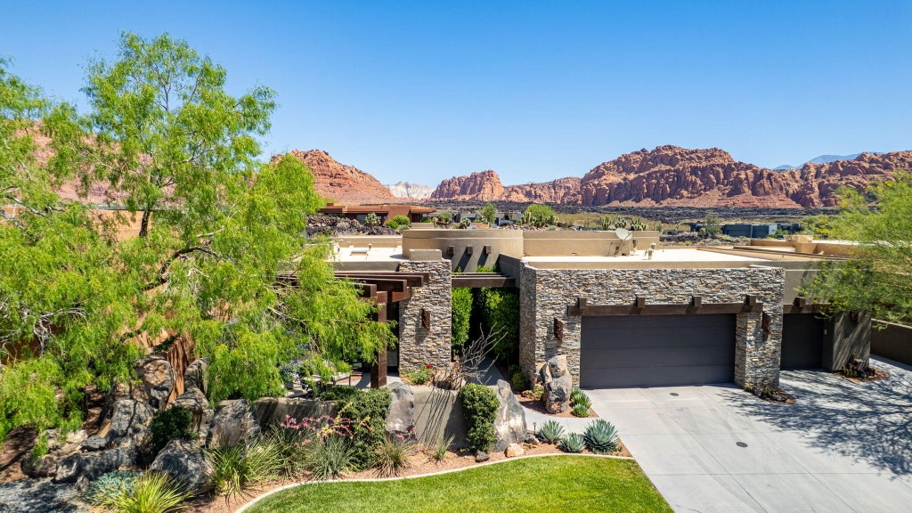 Photo of 1500 E Split Rock DR 91 #91, Ivins, UT 84738 (MLS # 26-273171)