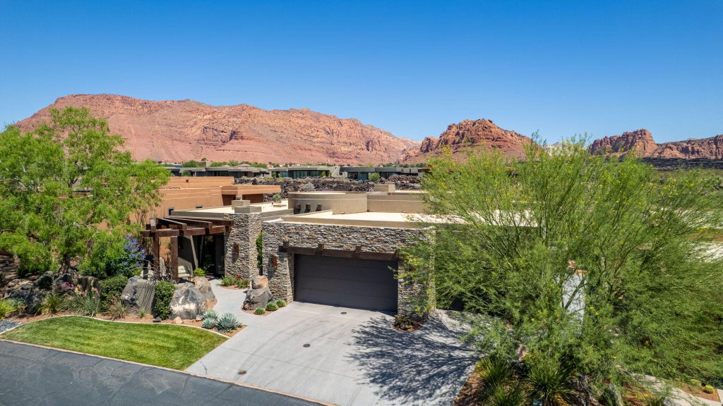Photo of 1500 E Split Rock DR 91 #91, Ivins, UT 84738 (MLS # 26-273171)