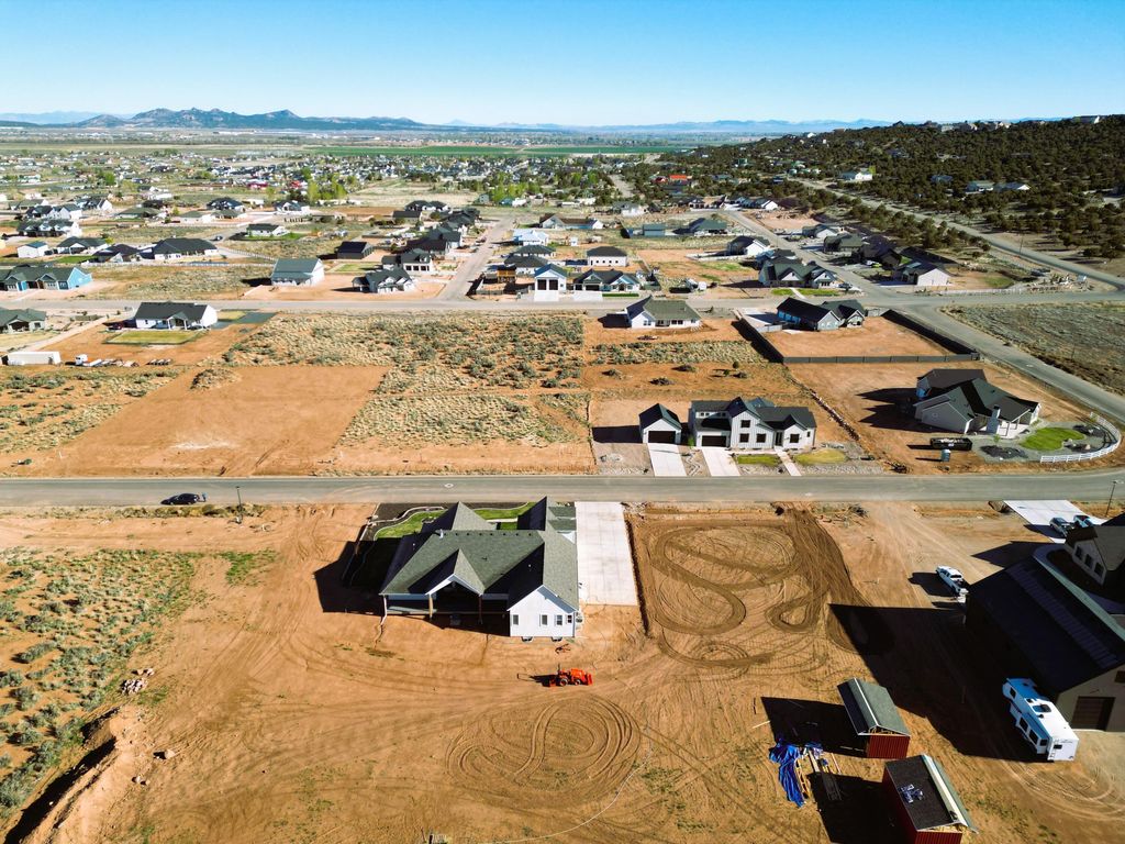 Photo of 4232 W 1900 S, Cedar City, UT 84720 (MLS # 26-271576)