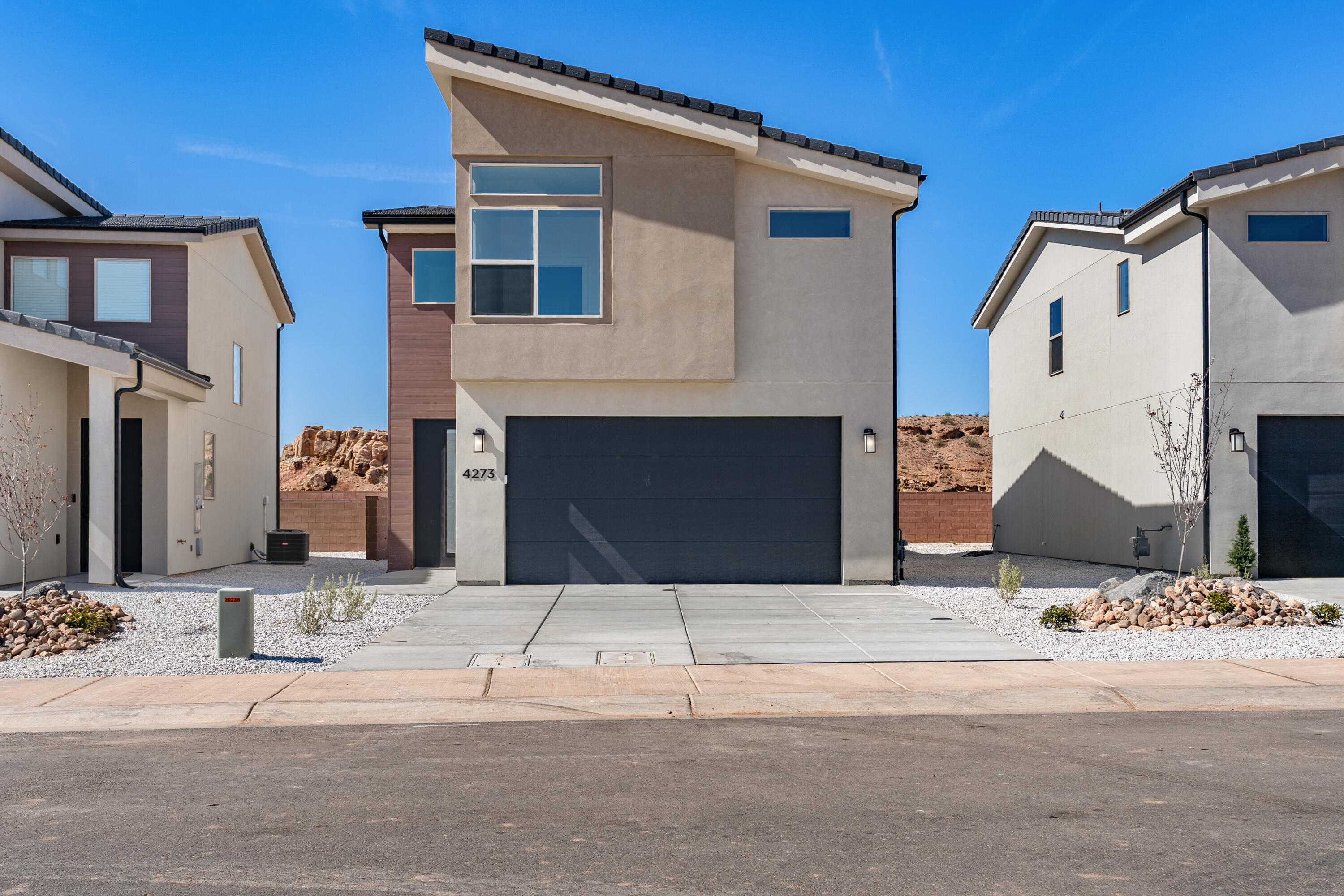 DESERT REFLECTION - Residential