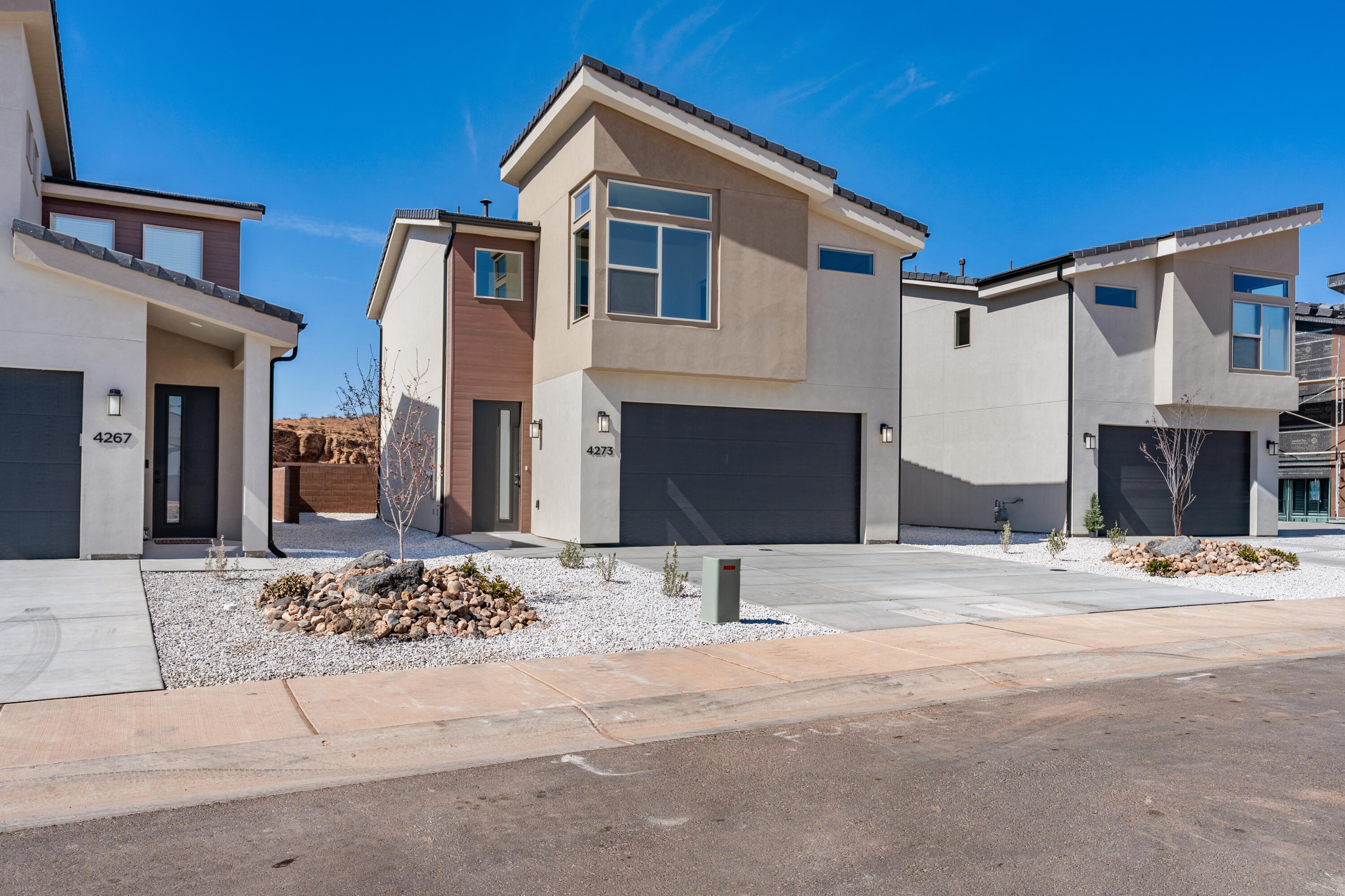DESERT REFLECTION - Residential
