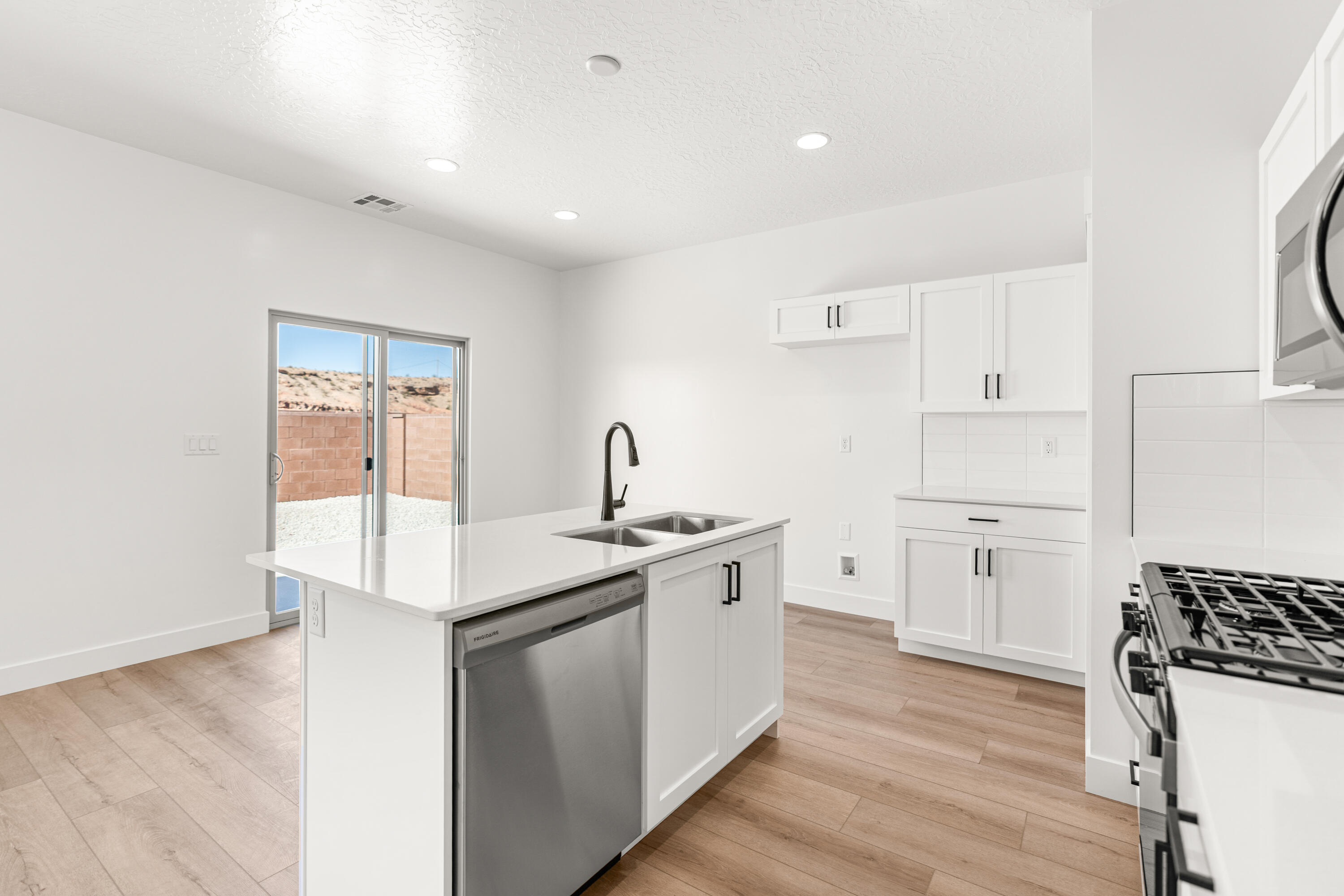 DESERT REFLECTION - Residential