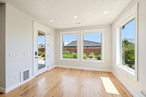 Tiny photo for 2782 Bella Sol DR, Santa Clara, UT 84765 (MLS # 26-271405)
