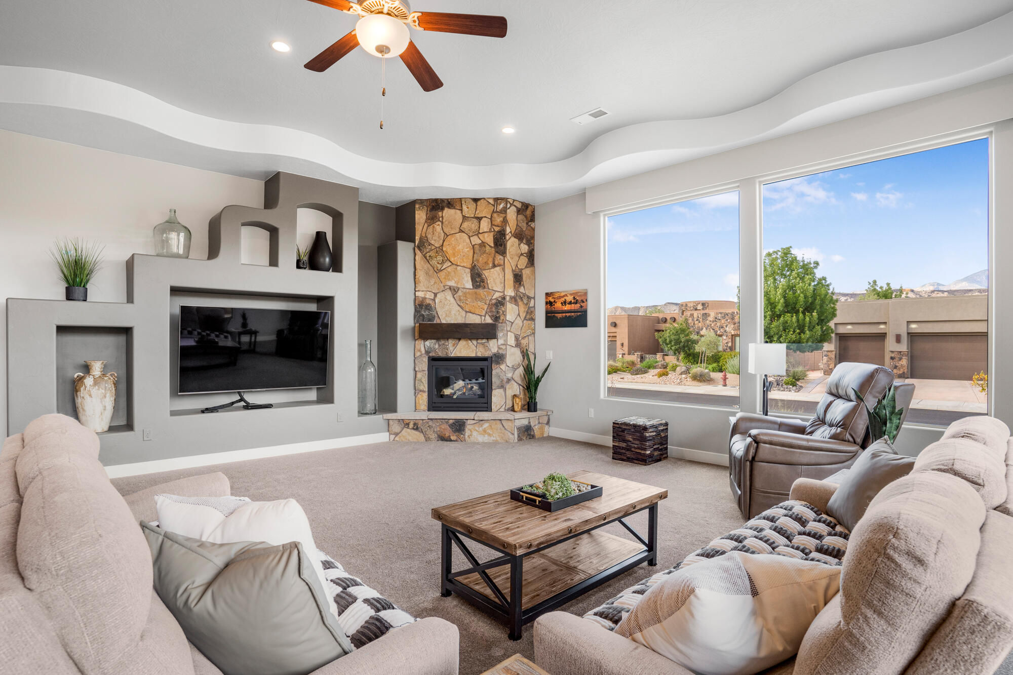 LEDGES OF SG WHITE ROCKS - Residential