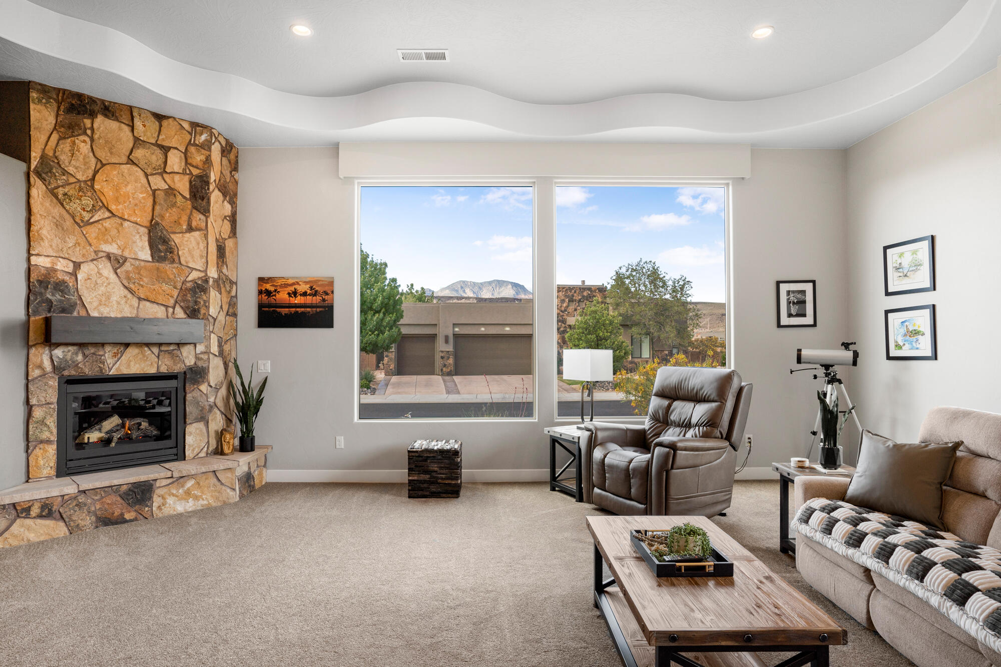 LEDGES OF SG WHITE ROCKS - Residential
