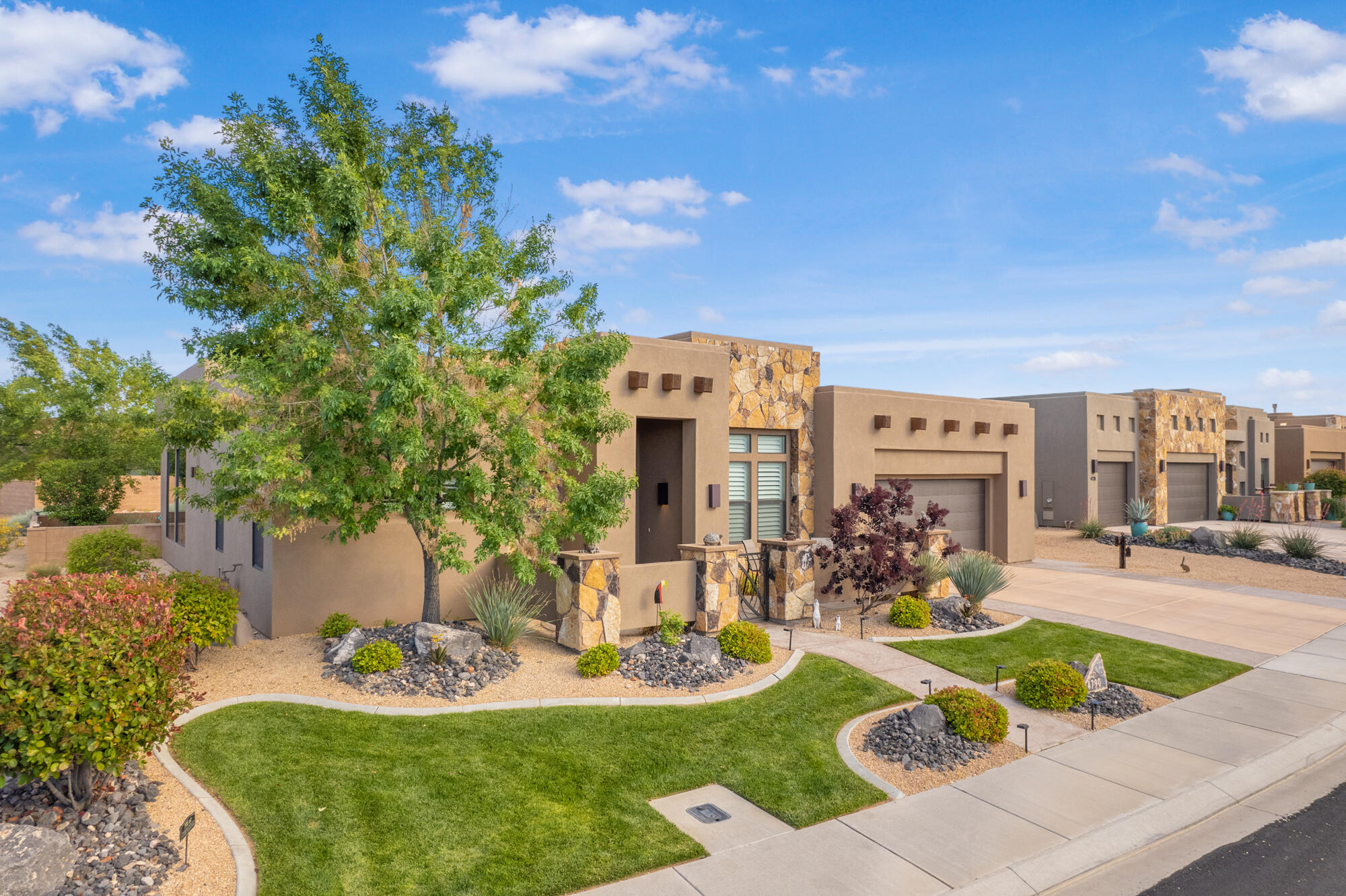 LEDGES OF SG WHITE ROCKS - Residential