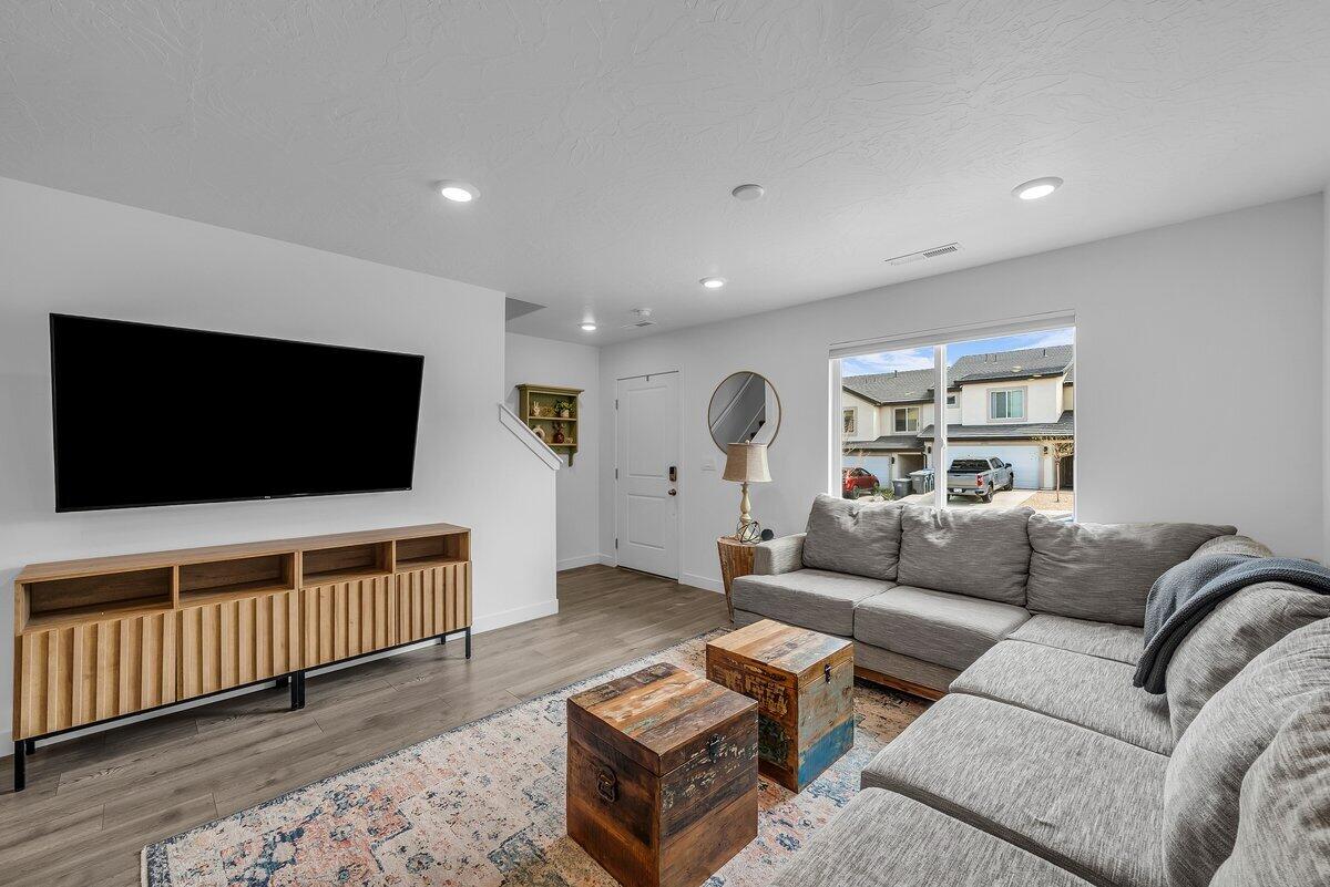 HOODOO HOLLOW AT LONG VALLEY - Residential