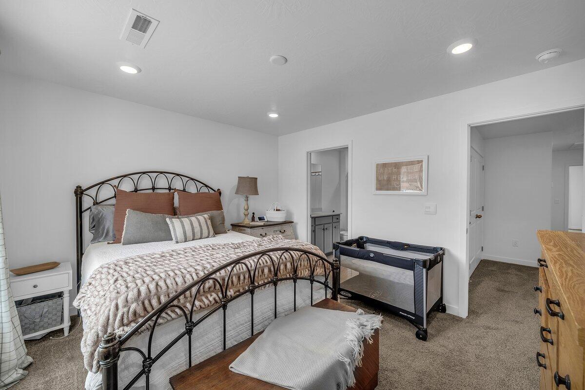 HOODOO HOLLOW AT LONG VALLEY - Residential