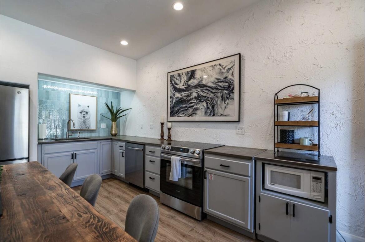 AMIRA AT GREEN VALLEY - Residential