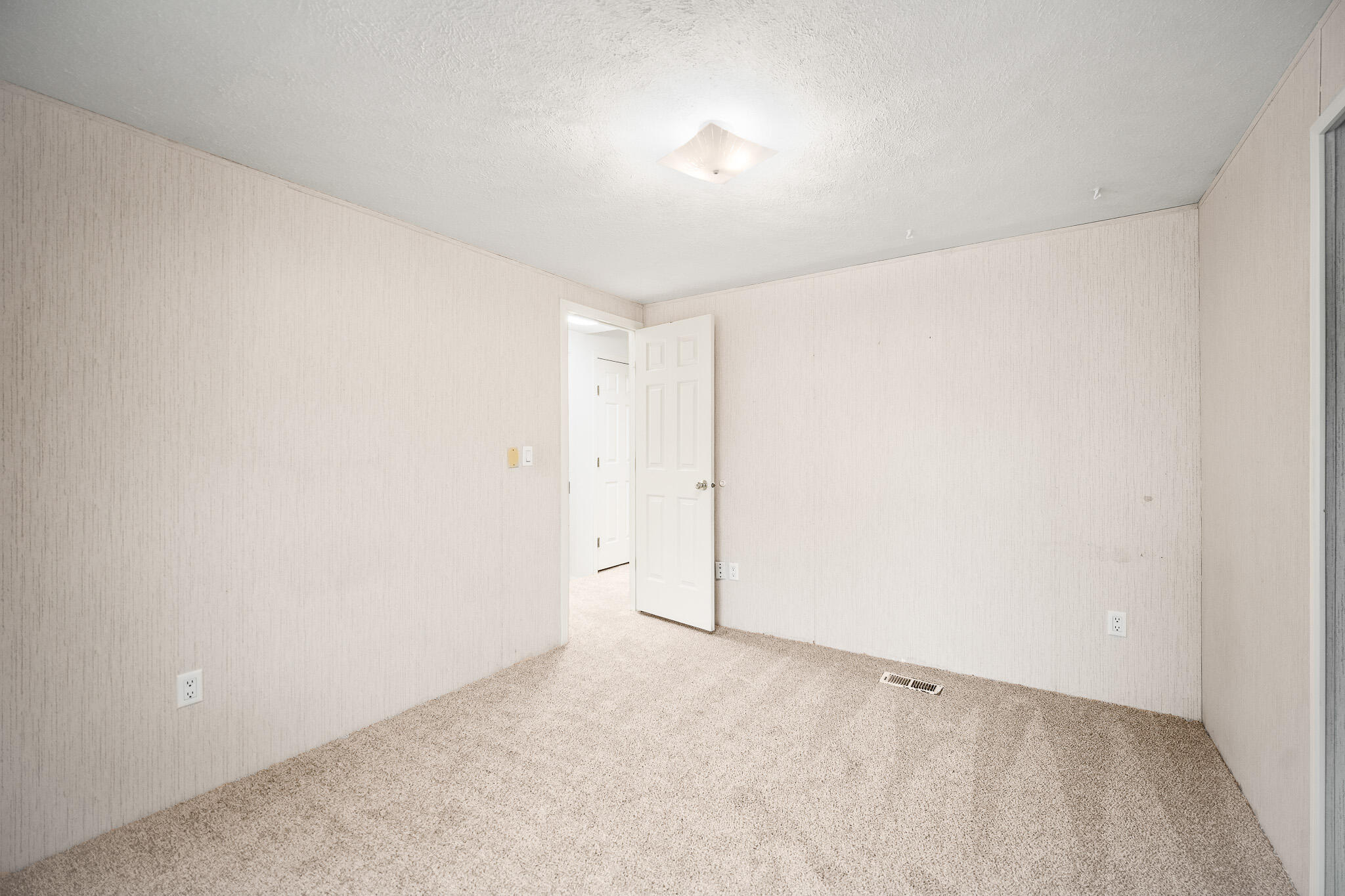 LAVA BLUFF MOBILE HOME PARK - Residential