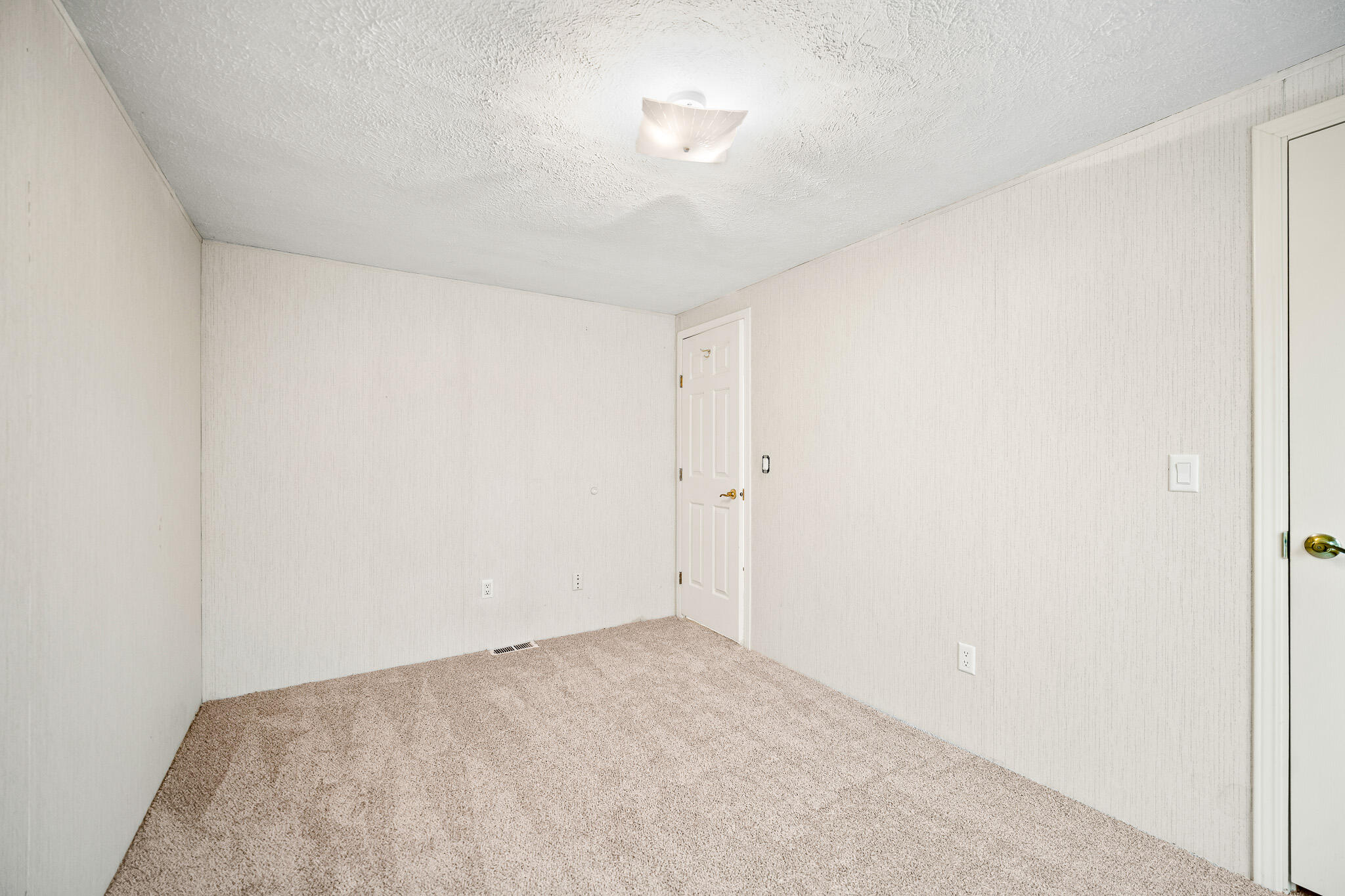 LAVA BLUFF MOBILE HOME PARK - Residential