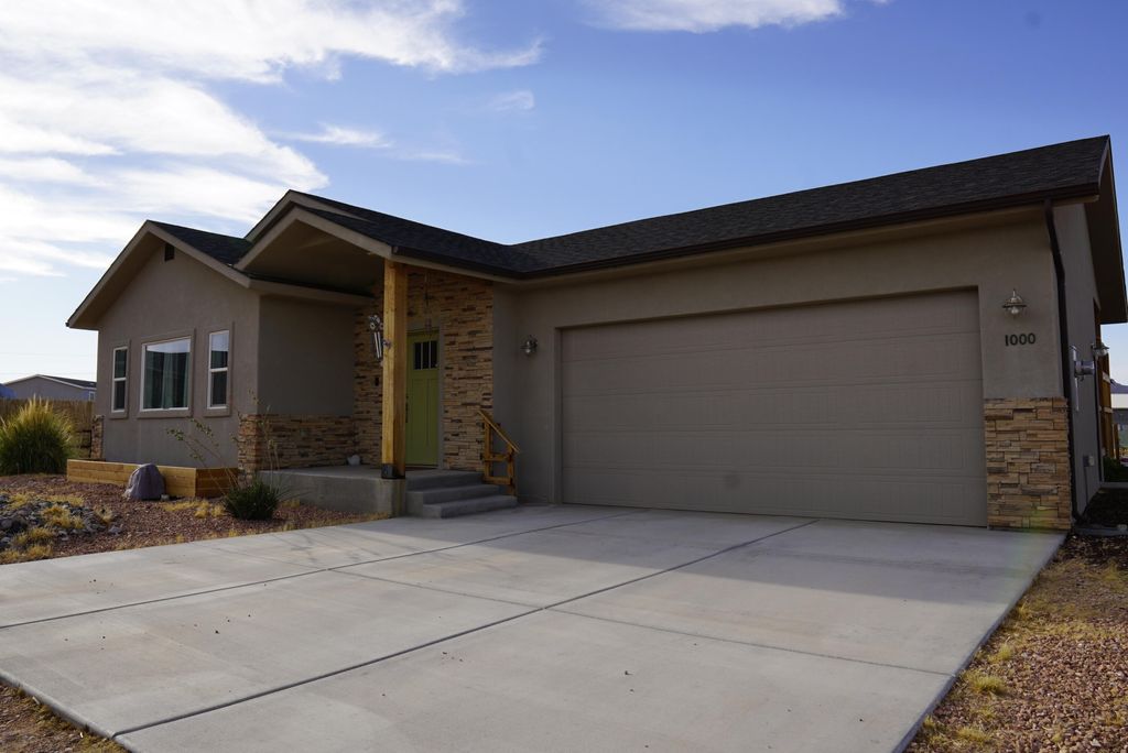 Photo of 1000 E Canyon DR, Big Water, UT 84741 (MLS # 26-273626)