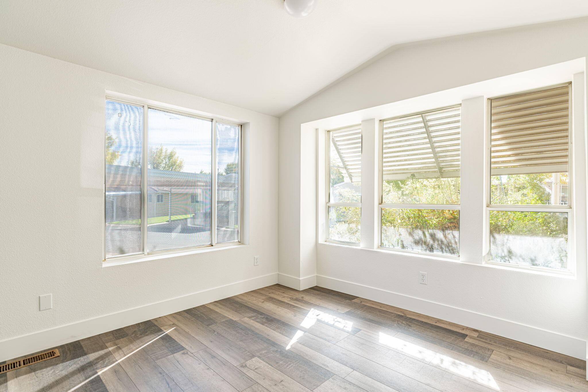 KINGS ROW ESTATES - Residential