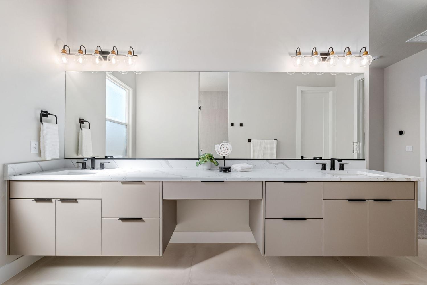 LAKESIDE AT STUCKI FARMS - Residential