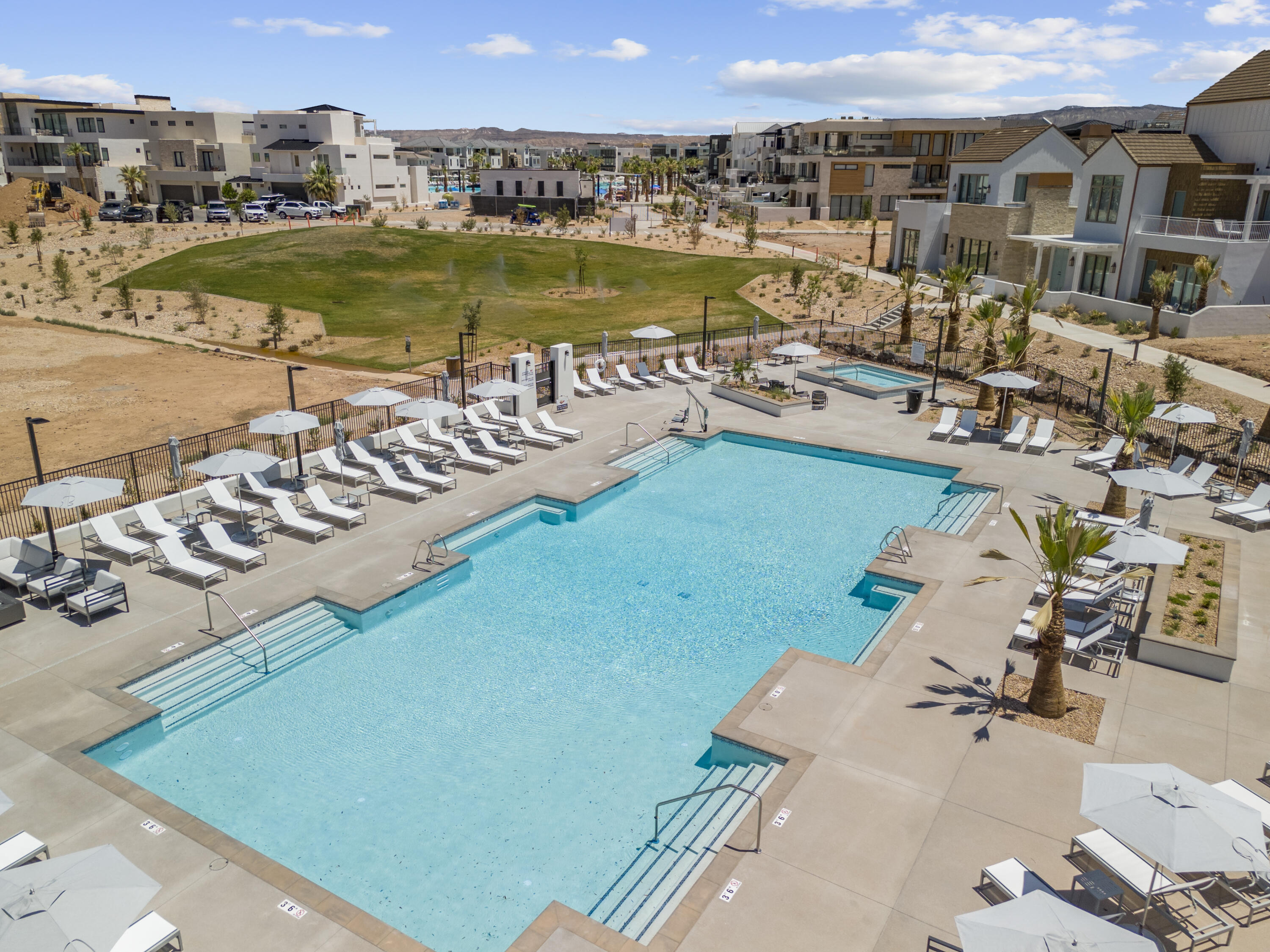 DESERT COLOR RESORT - Land