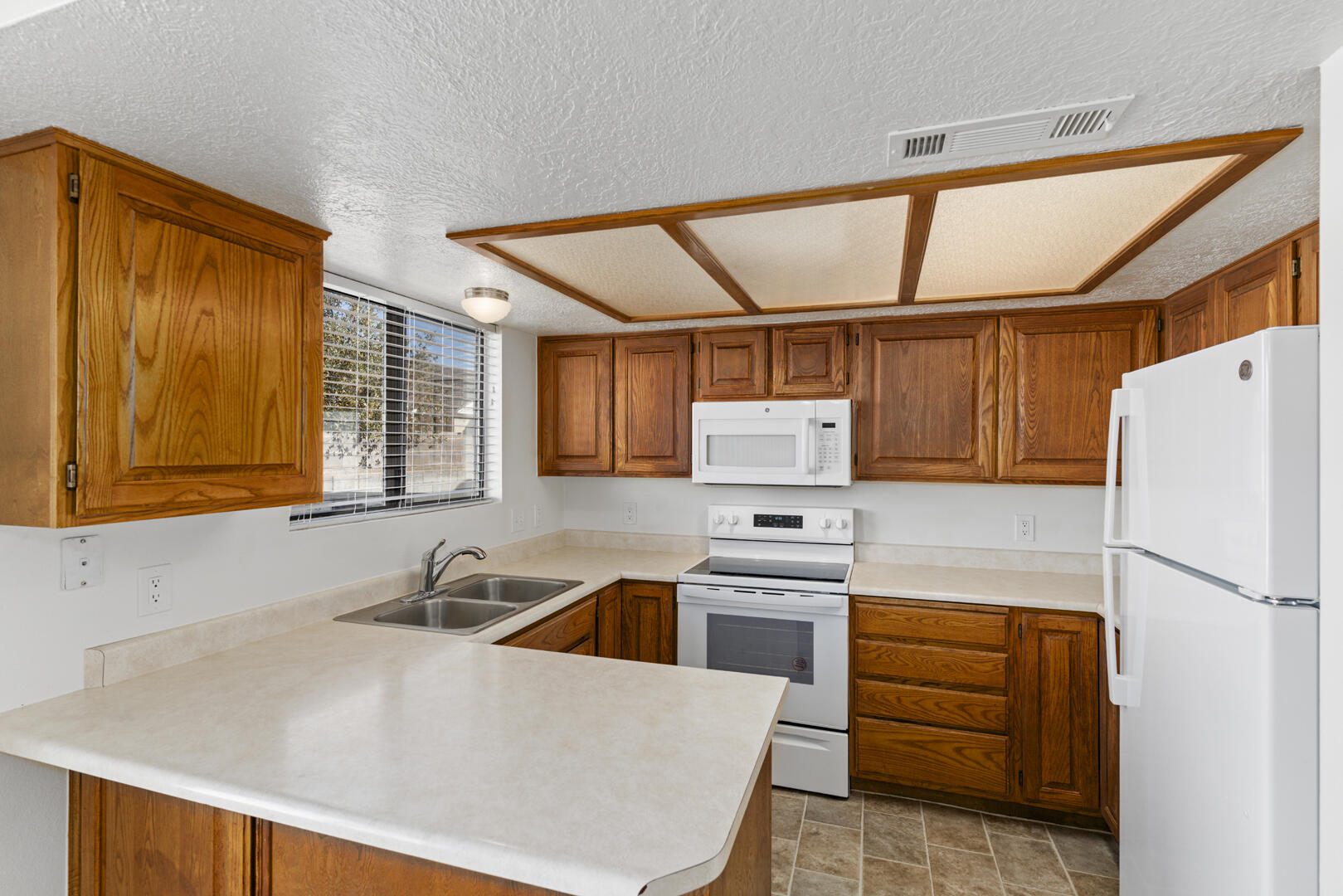 SPANISH PALMS TOWNHOMES - Residential