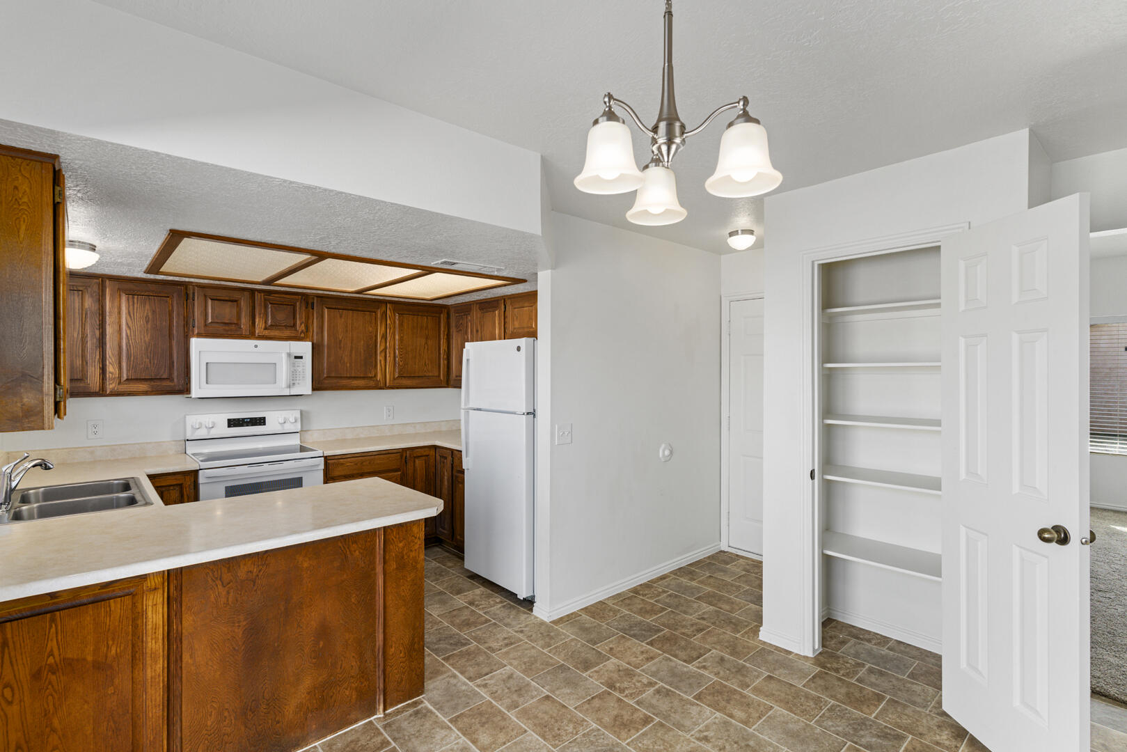 SPANISH PALMS TOWNHOMES - Residential