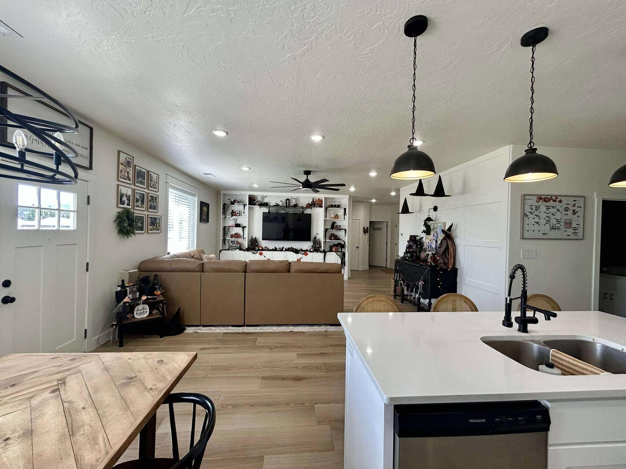 SUNNY MEADOWS ACRES - Residential