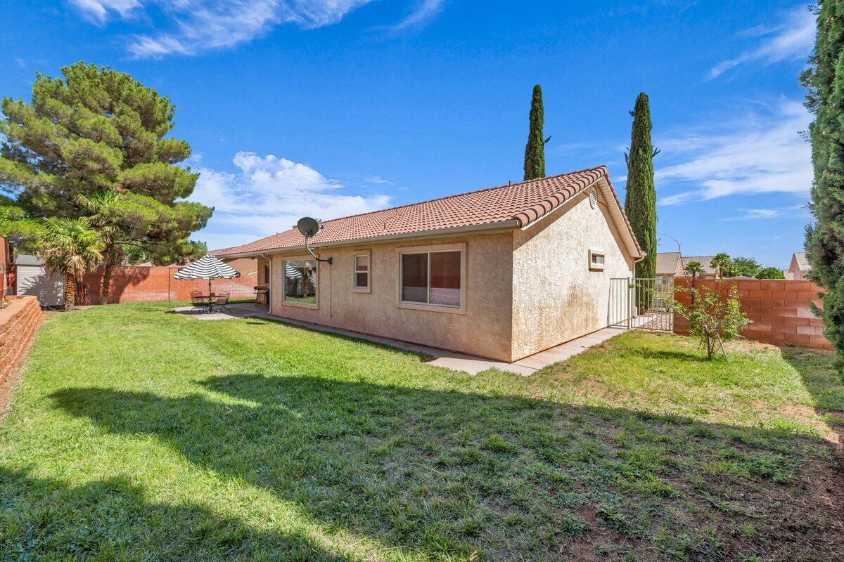 WINDOW ROCK - Residential