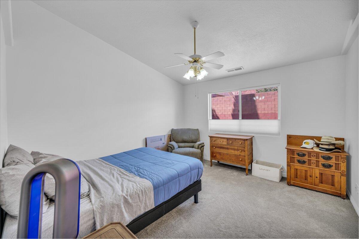 WINDOW ROCK - Residential