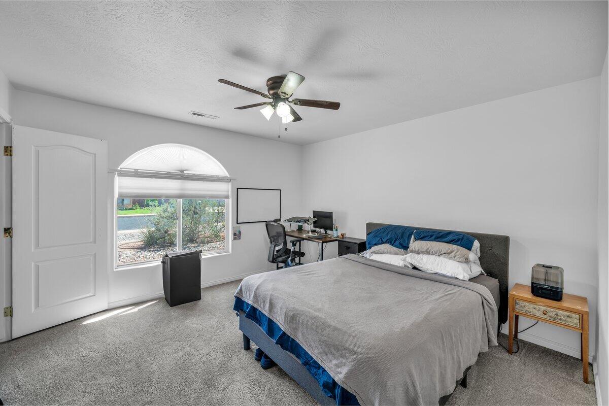 WINDOW ROCK - Residential