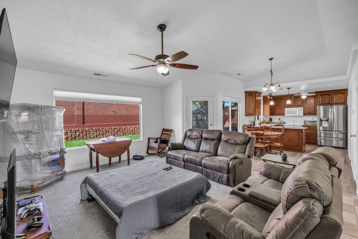 WINDOW ROCK - Residential