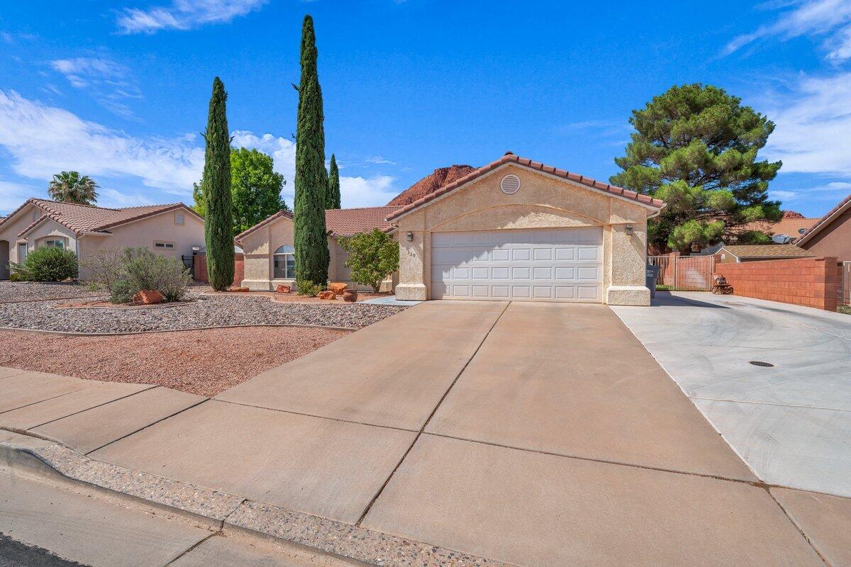 WINDOW ROCK - Residential