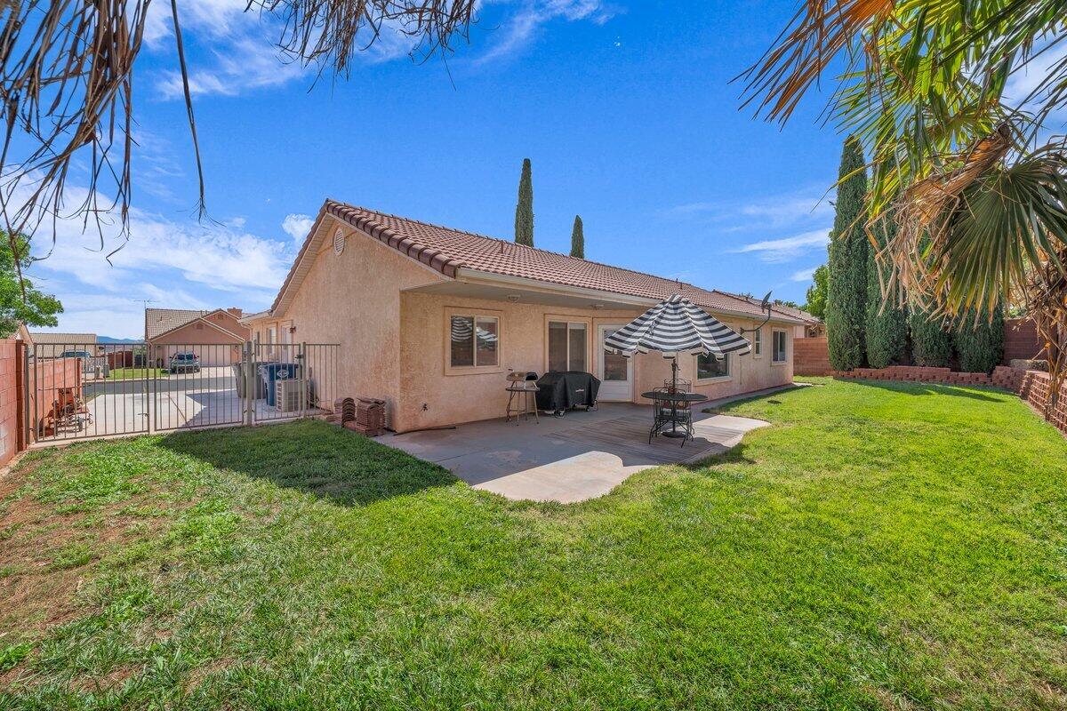 WINDOW ROCK - Residential