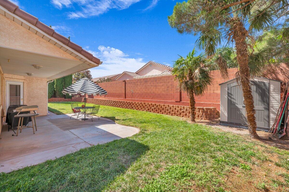 WINDOW ROCK - Residential