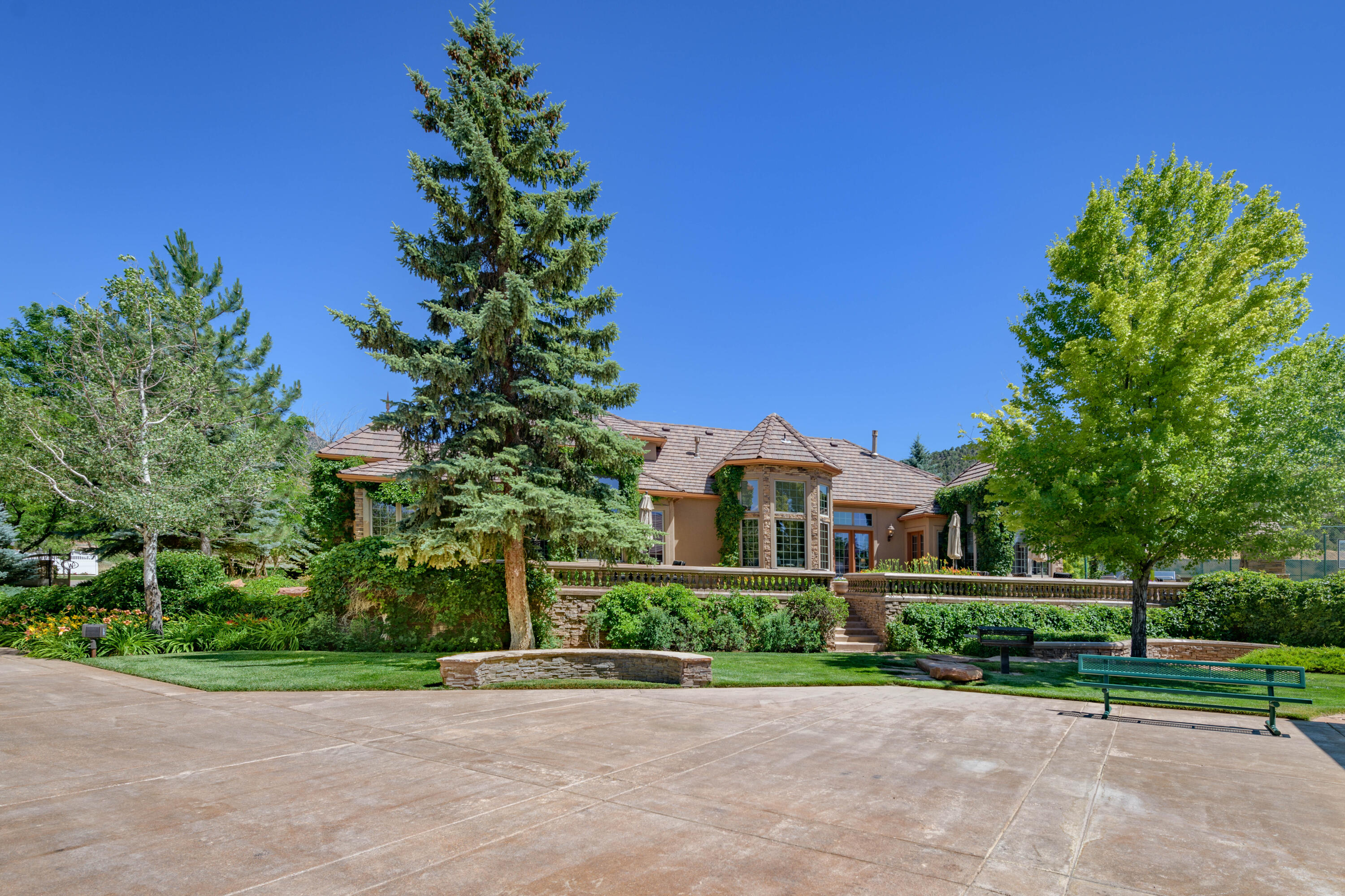 Parowan, Utah 84761, United States, 7 Bedrooms Bedrooms, ,9 BathroomsBathrooms,Residential,Active,110821