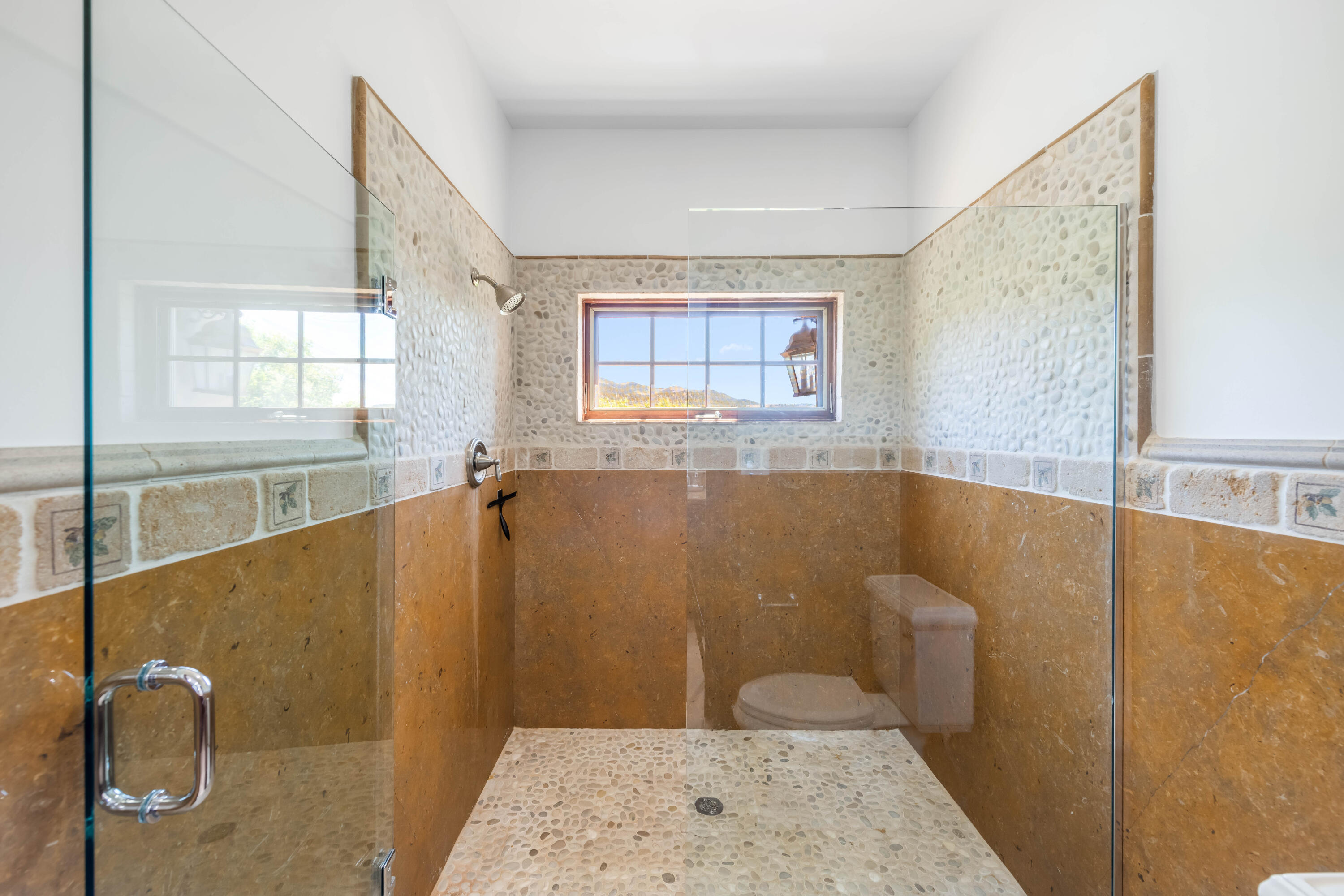 Parowan, Utah 84761, United States, 7 Bedrooms Bedrooms, ,9 BathroomsBathrooms,Residential,Active,110821