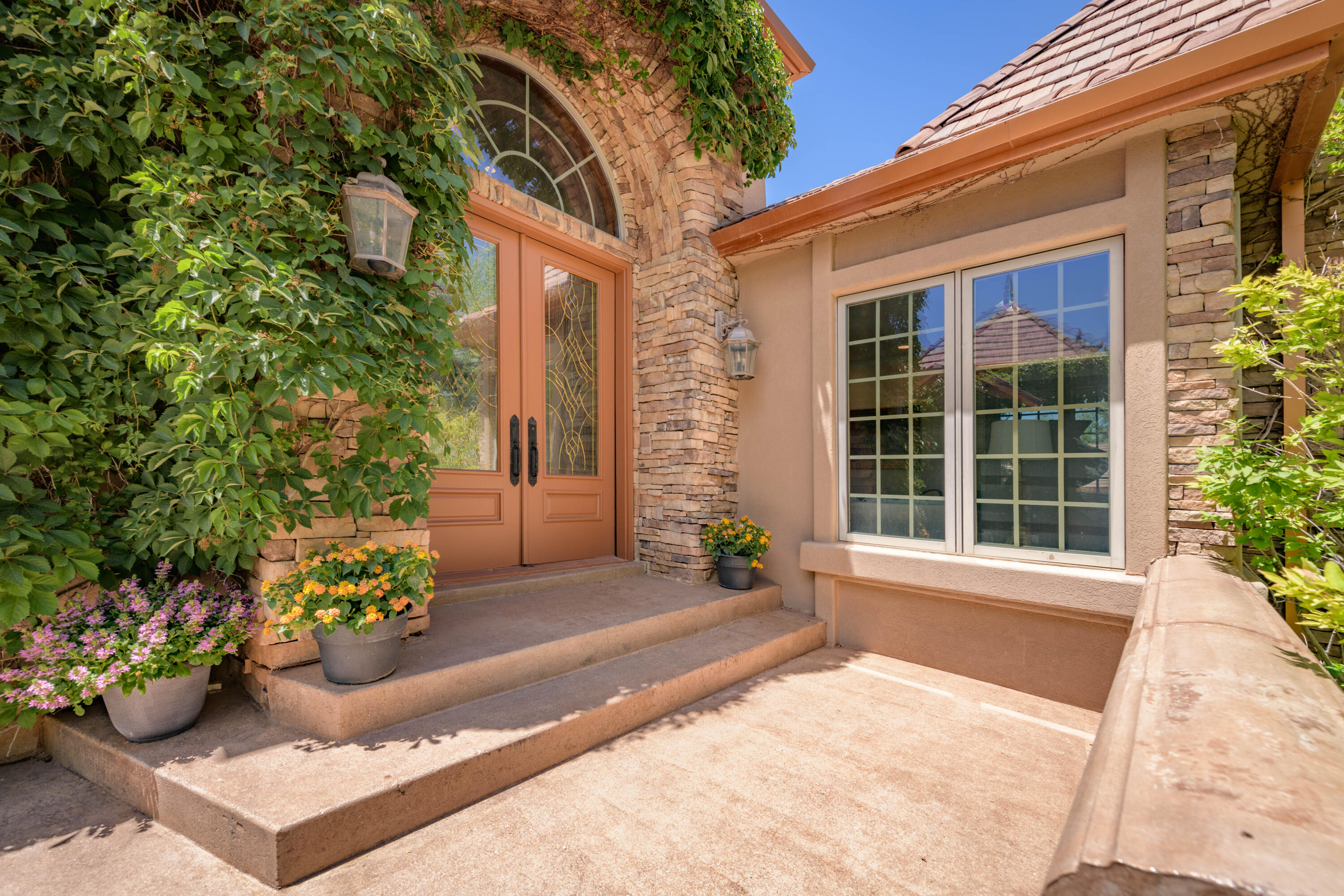 Parowan, Utah 84761, United States, 7 Bedrooms Bedrooms, ,9 BathroomsBathrooms,Residential,Active,110821