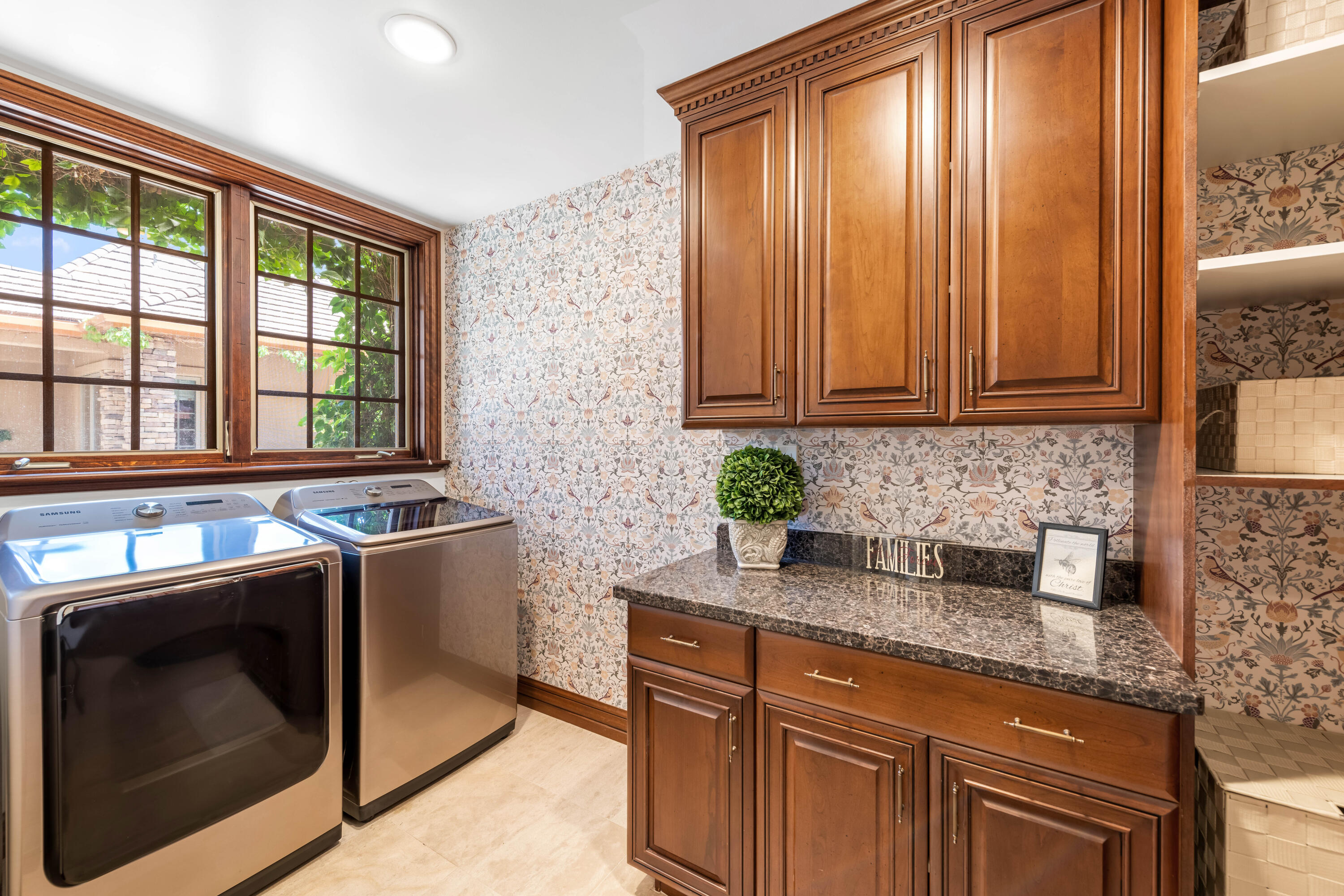 Parowan, Utah 84761, United States, 7 Bedrooms Bedrooms, ,9 BathroomsBathrooms,Residential,Active,110821