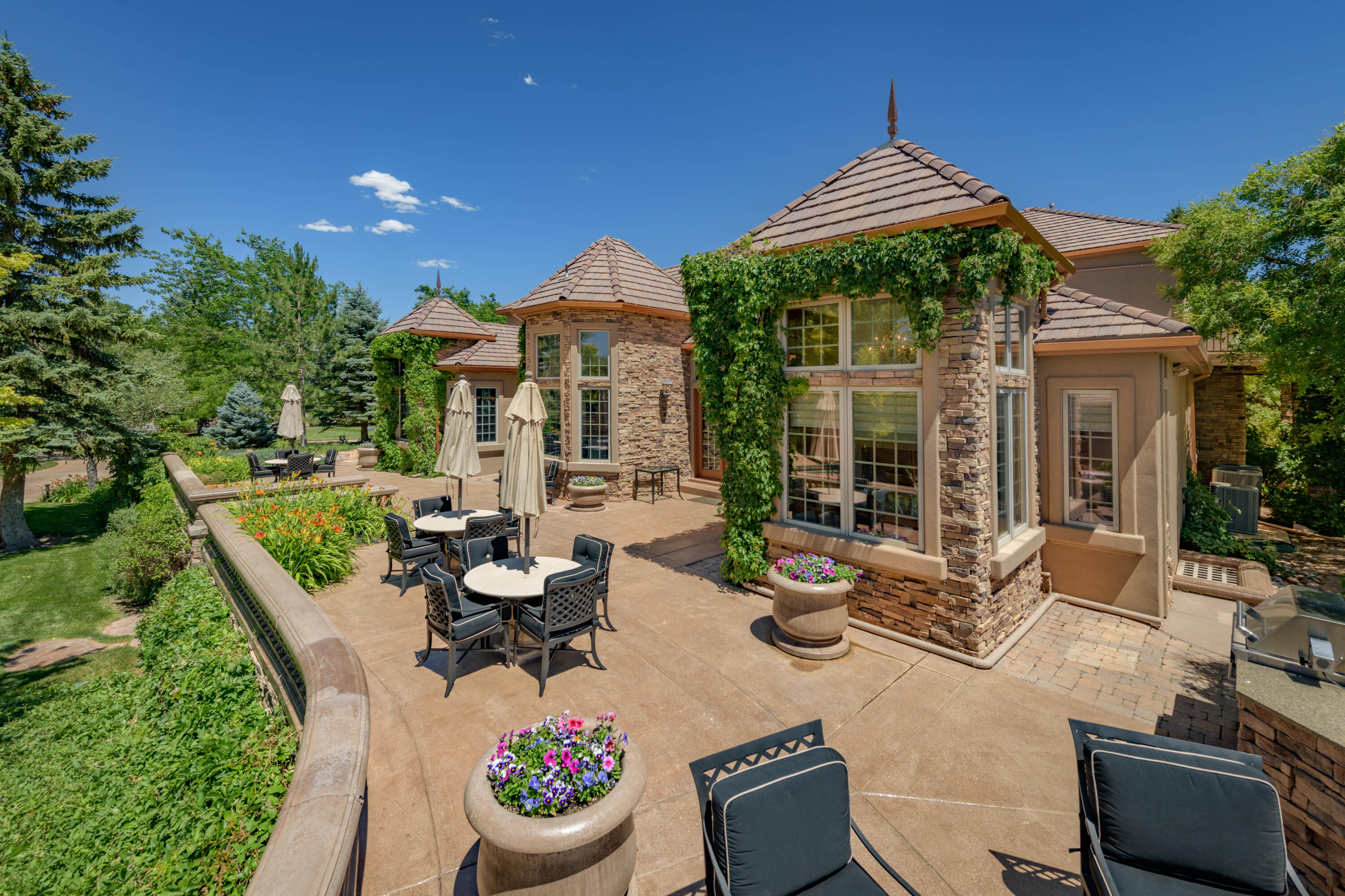 Parowan, Utah 84761, United States, 7 Bedrooms Bedrooms, ,9 BathroomsBathrooms,Residential,Active,110821