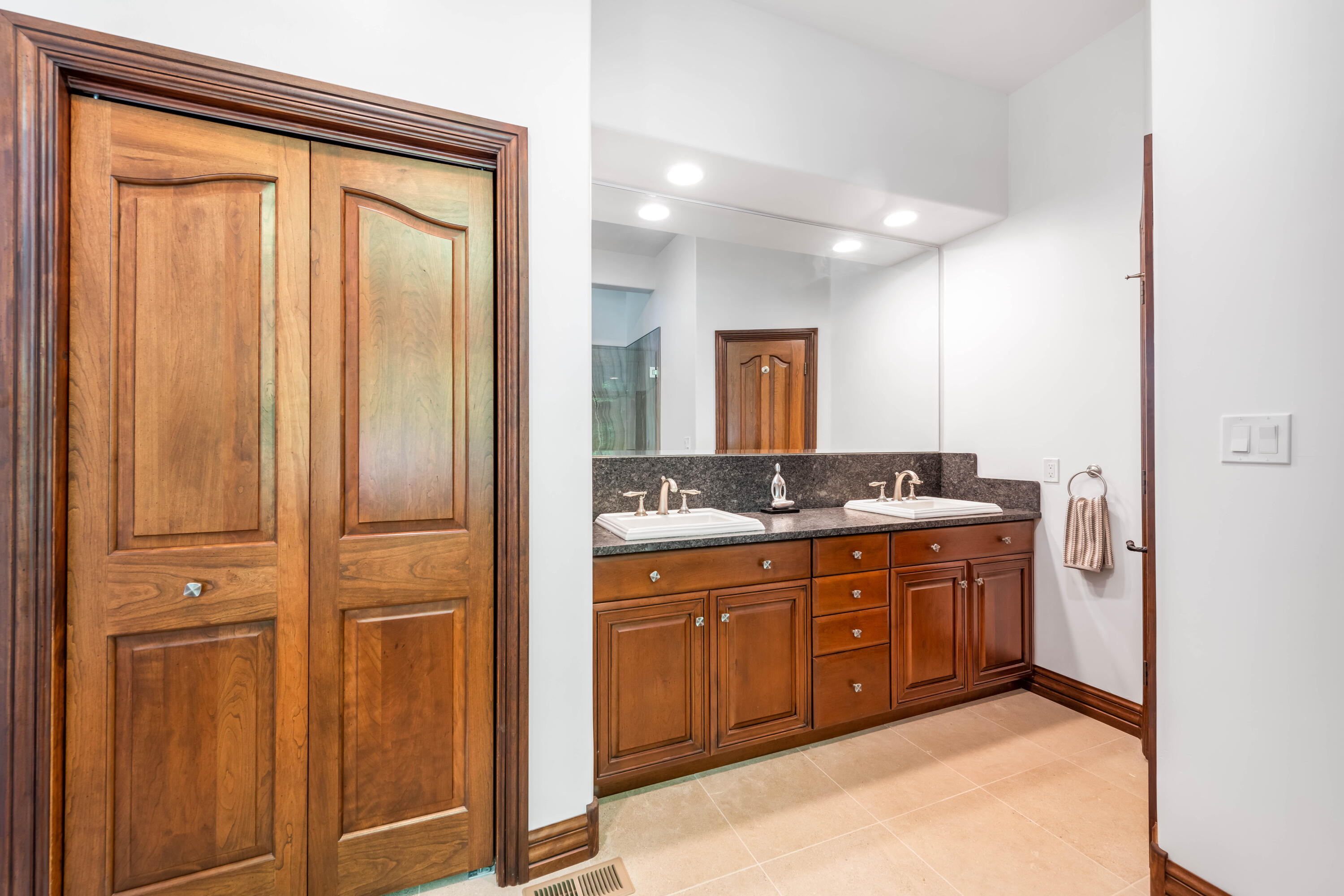 Parowan, Utah 84761, United States, 7 Bedrooms Bedrooms, ,9 BathroomsBathrooms,Residential,Active,110821