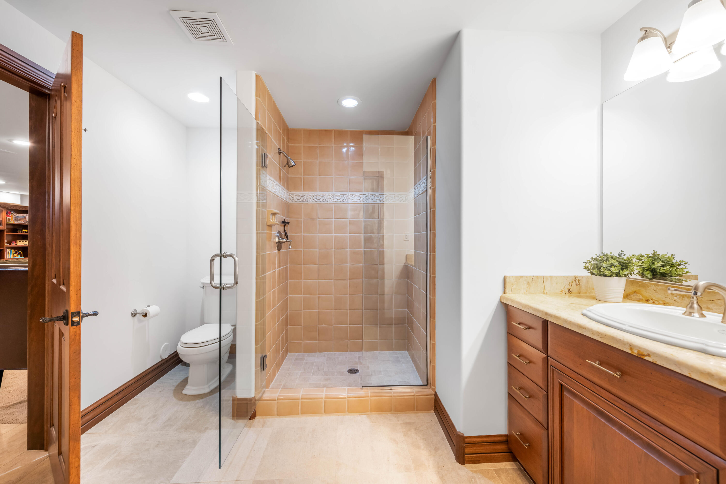 Parowan, Utah 84761, United States, 7 Bedrooms Bedrooms, ,9 BathroomsBathrooms,Residential,Active,110821