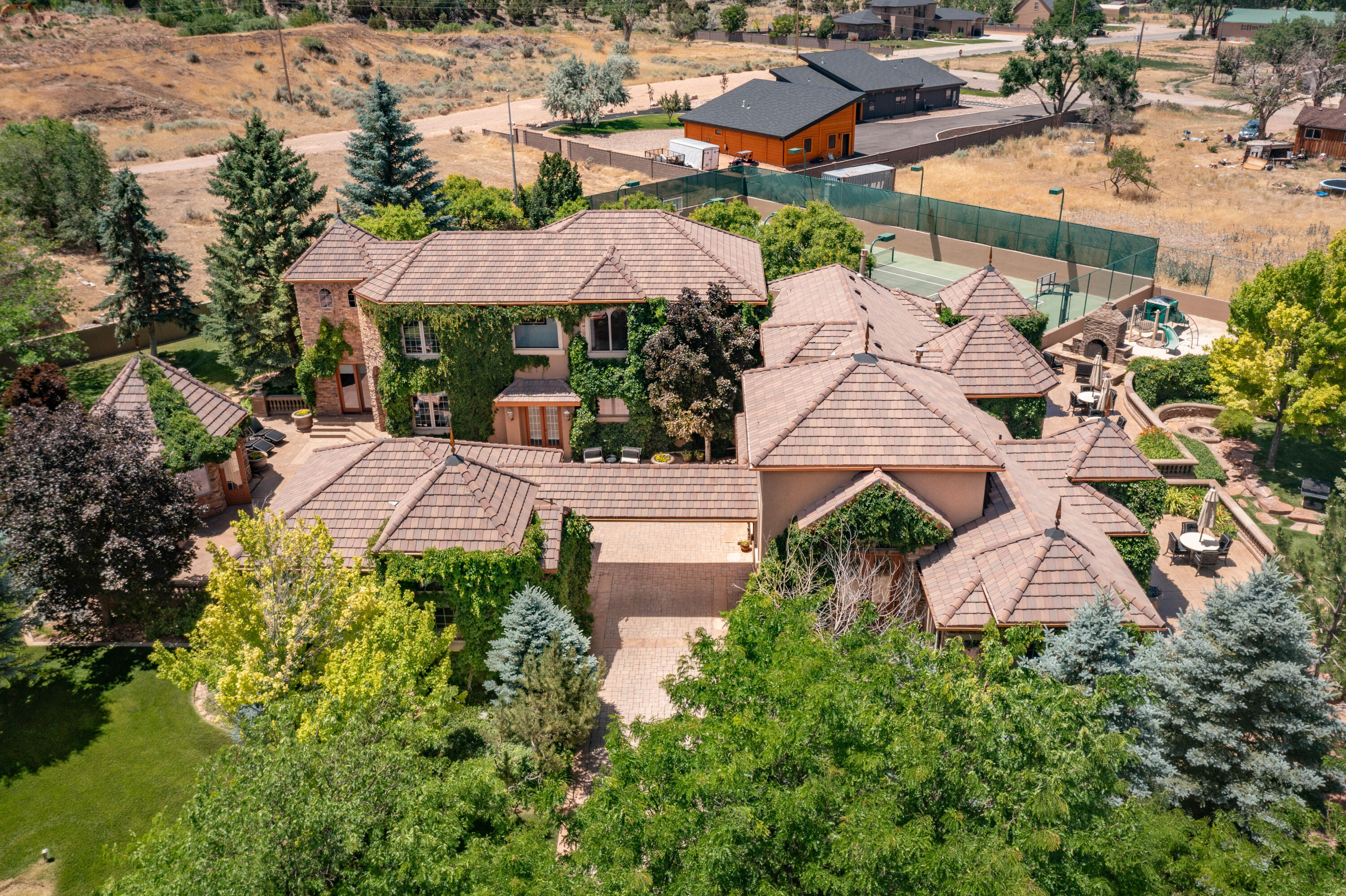 Parowan, Utah 84761, United States, 7 Bedrooms Bedrooms, ,9 BathroomsBathrooms,Residential,Active,110821