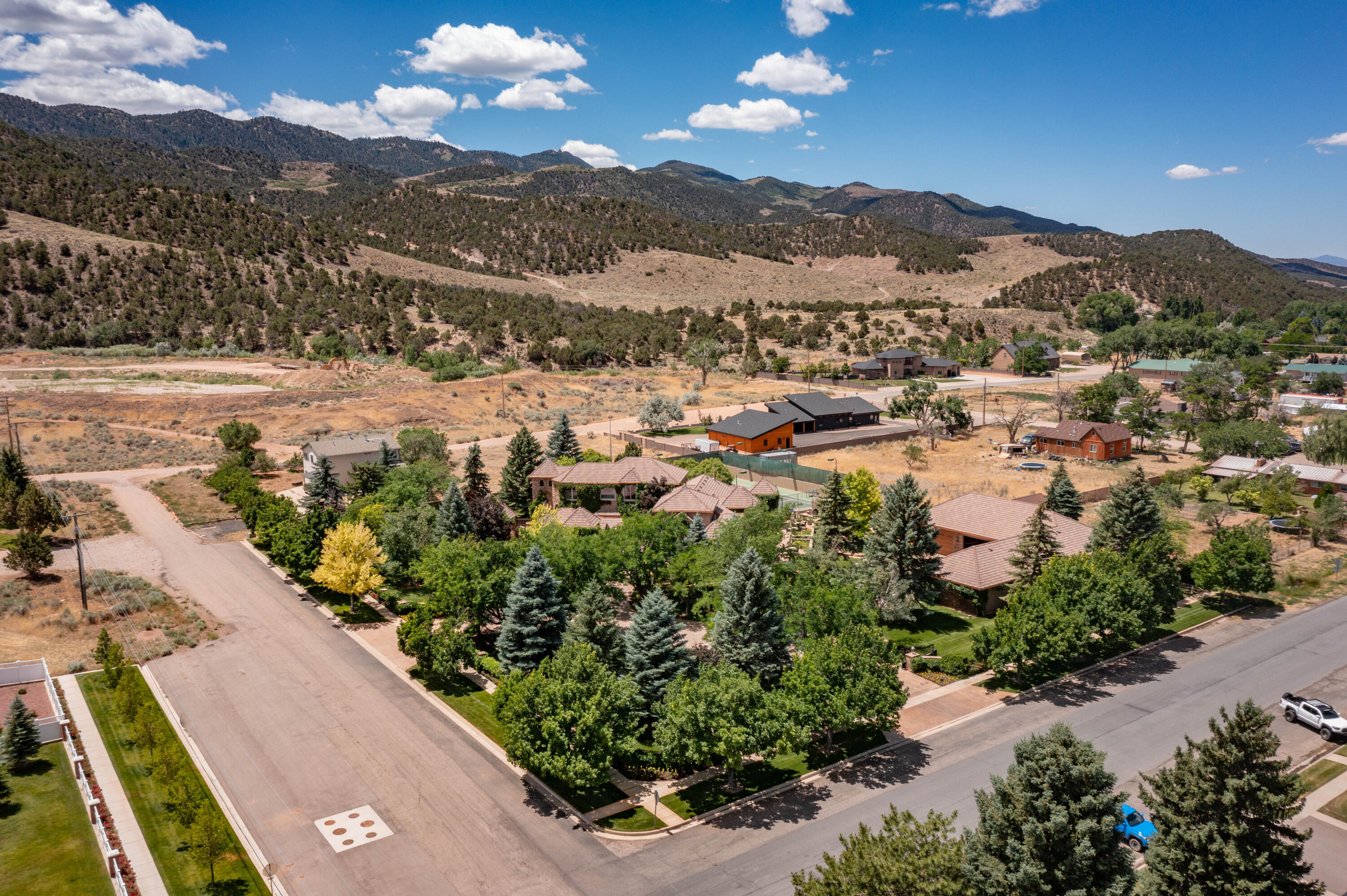 Parowan, Utah 84761, United States, 7 Bedrooms Bedrooms, ,9 BathroomsBathrooms,Residential,Active,110821