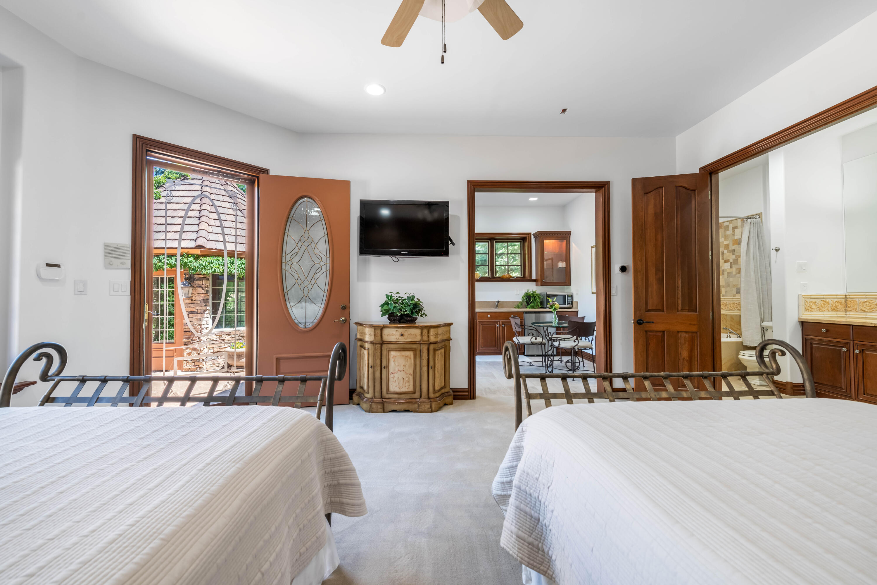 Parowan, Utah 84761, United States, 7 Bedrooms Bedrooms, ,9 BathroomsBathrooms,Residential,Active,110821